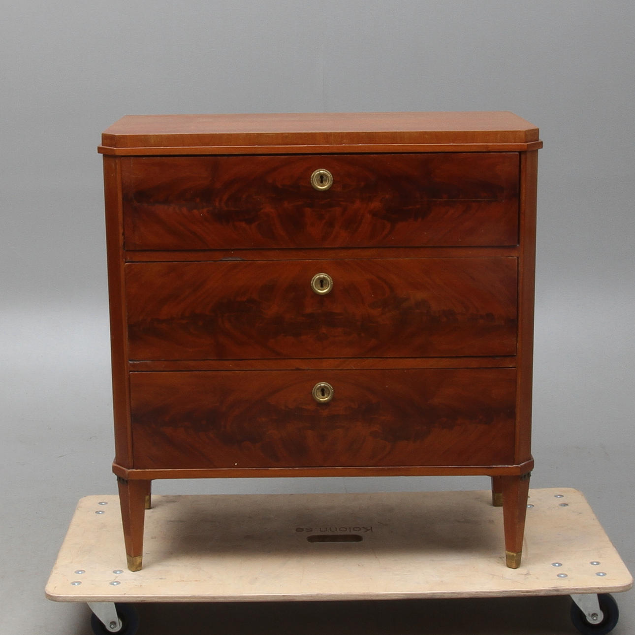 SKRIVBYRÅ, Gustaviansk stil.