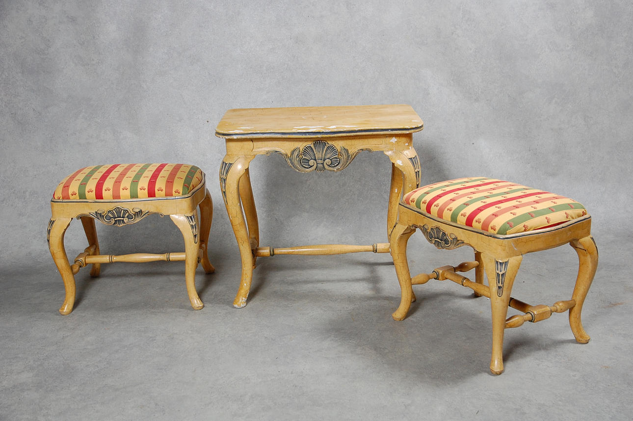 TABURETTER, BORD, 3 delar rokokostil, 1900-talets första hälft.