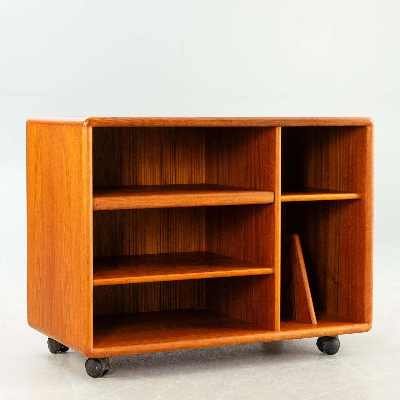 Dyrlund, phonobil modell ”8381".