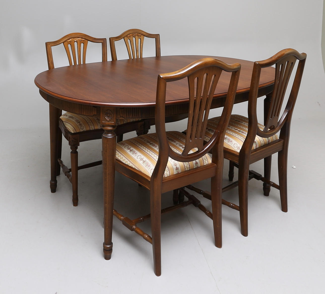 MATSALSGRUPP, mahogny, 5 delar, gustaviansk stil, 1960/70-tal.