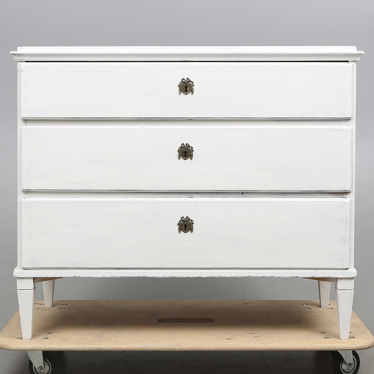 BYRÅ, sengustaviansk, omkring 1800.