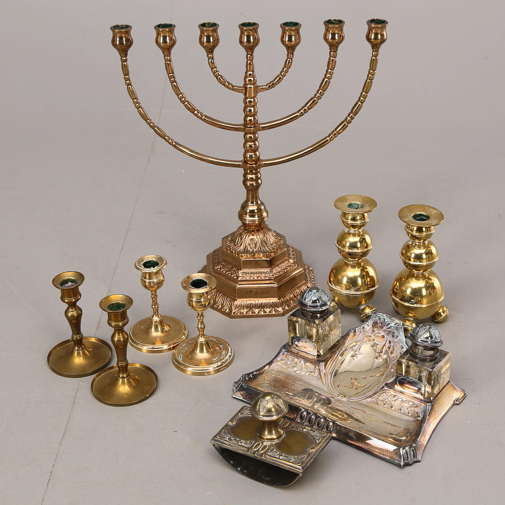 LJUSSTAKAR 3 par + KANDELABER + SKRIVBORDSUPPSATS, mässing.