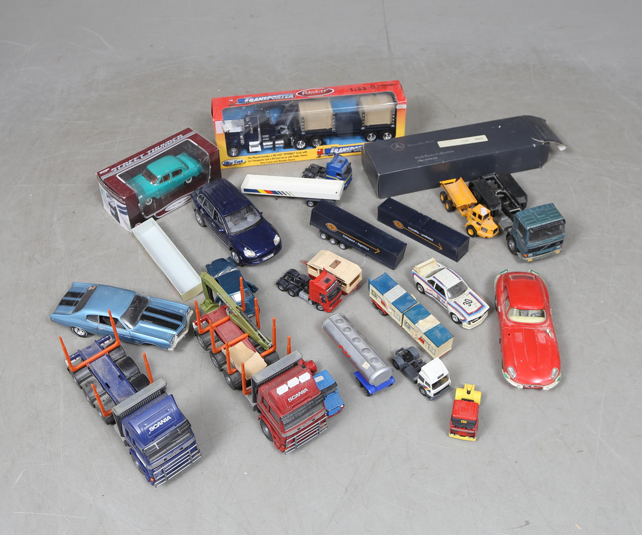 LEKSAKER/FORDONSMODELLER.