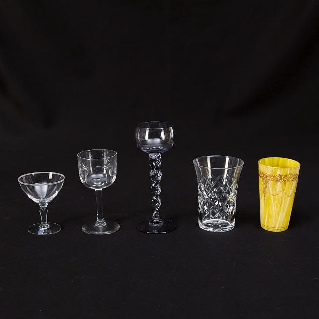 GLASSERVISER 4 st, 44 delar, diverse glas.