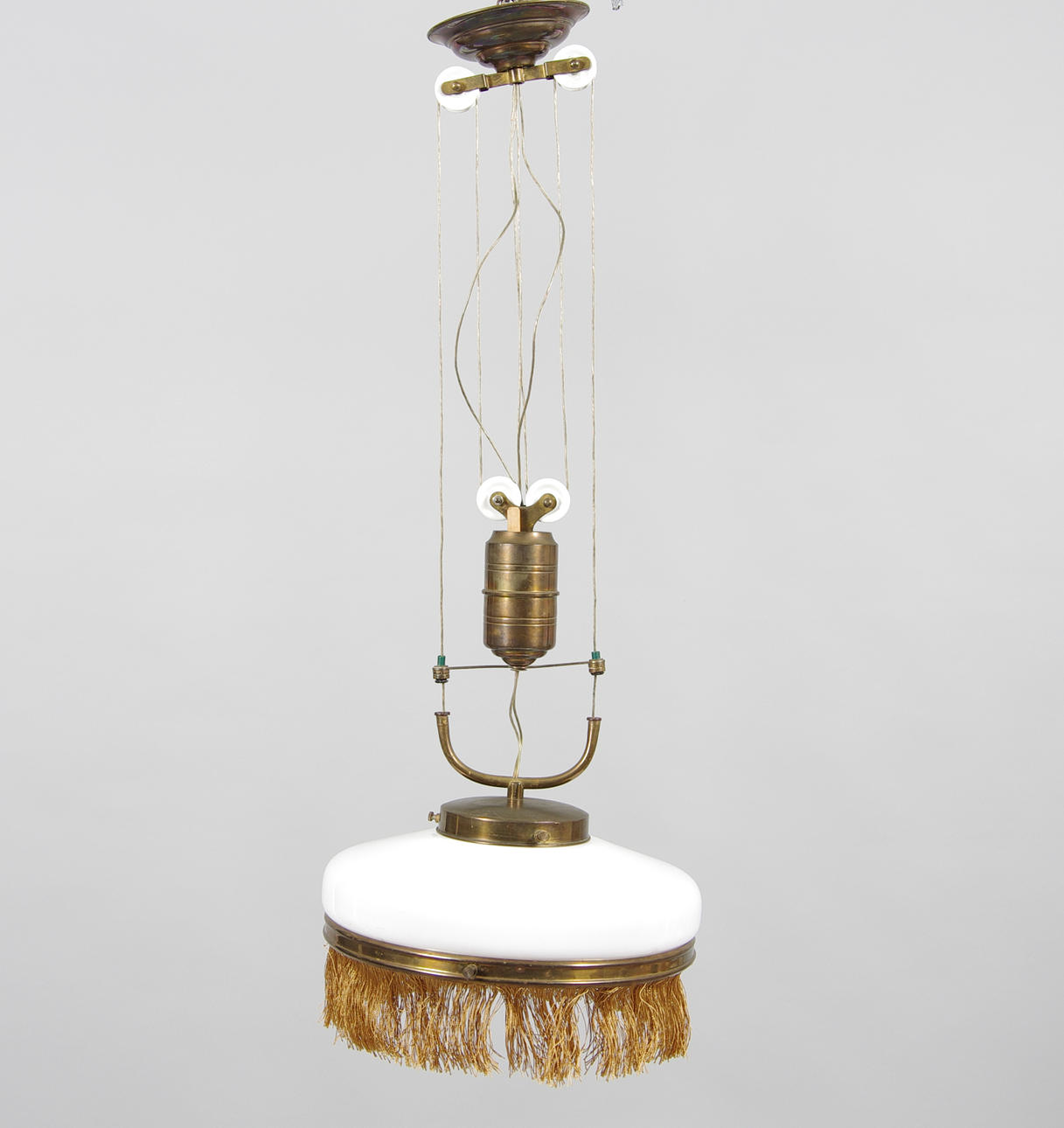 TAKARMATUR MED HISSANORDNING, mässing med glaskupa.