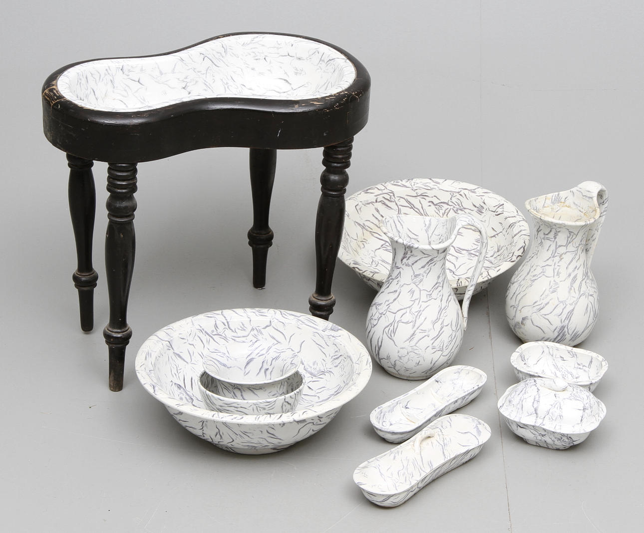 TVÄTTSERVIS, 11 delar, flintgods, omkring 1900.