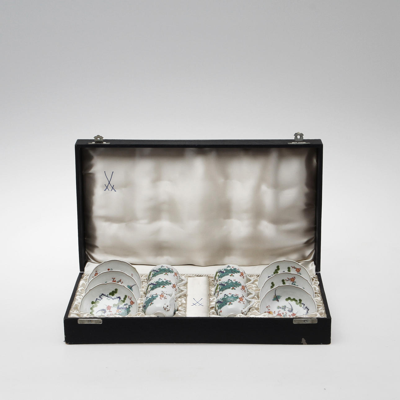 MOCKAKOPPAR MED FAT, 6 st, porslin, i etui. Meissen, Tyskland 1900-talets förra hälft.