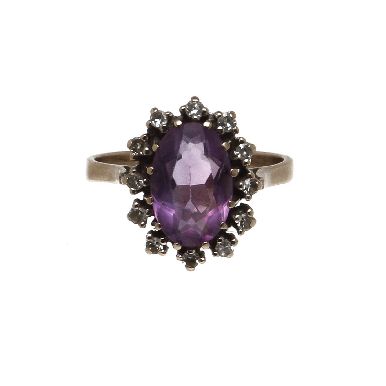 RING, 18K vitguld, ametist samt diamanter, totalt ca 0,18 ct. Vikt ca 5,7 g.