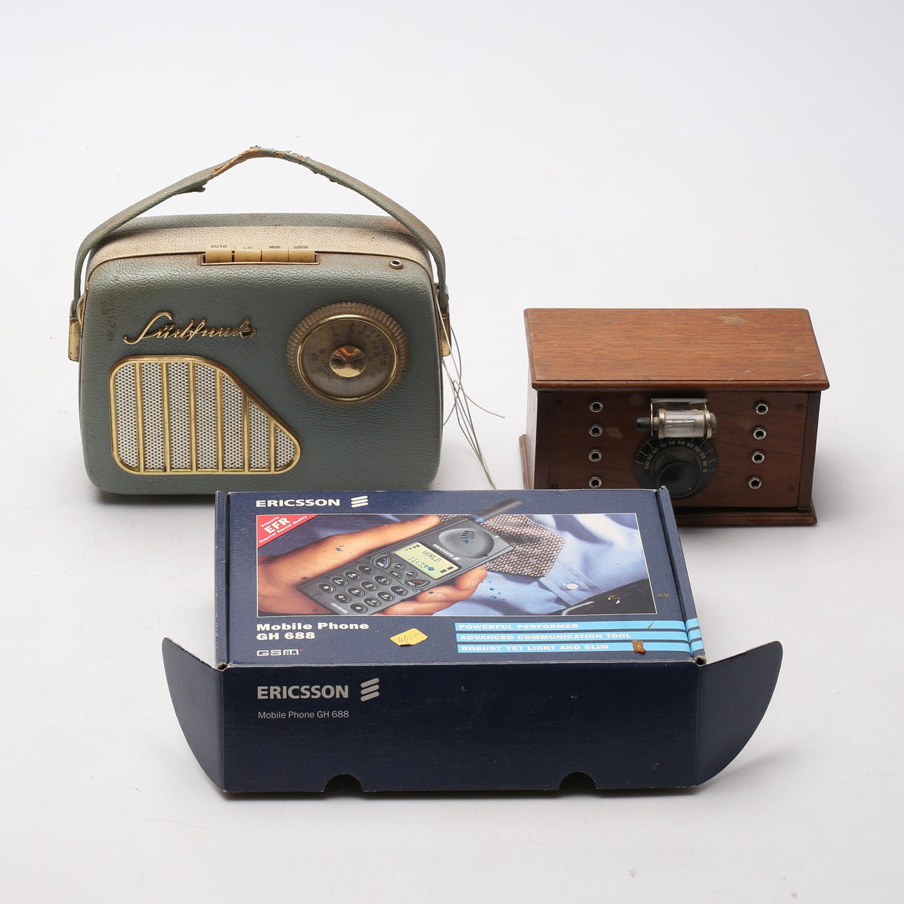 MOBILTELEFON, RADIO OG KRYSTAL MODTAGER.