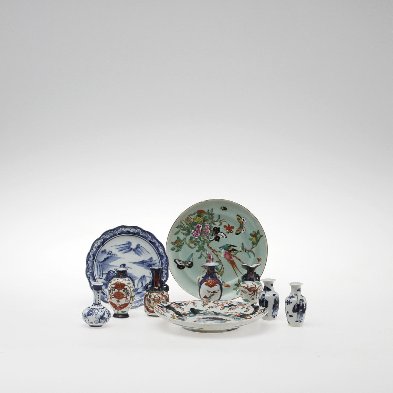 PORSLINSFÖREMÅL, 10 delar, Kina och Japan, 1800- och 1900-tal.