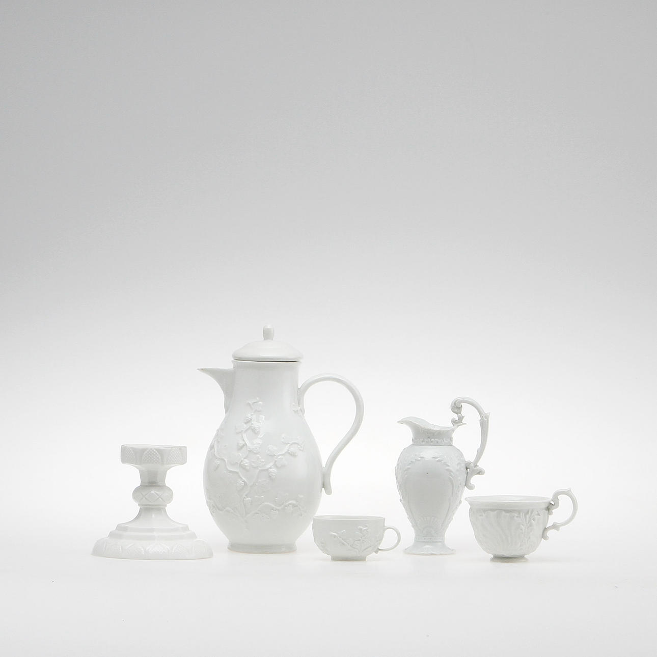 PORSLIN, 5 delar, Meissen, 1700-tal.