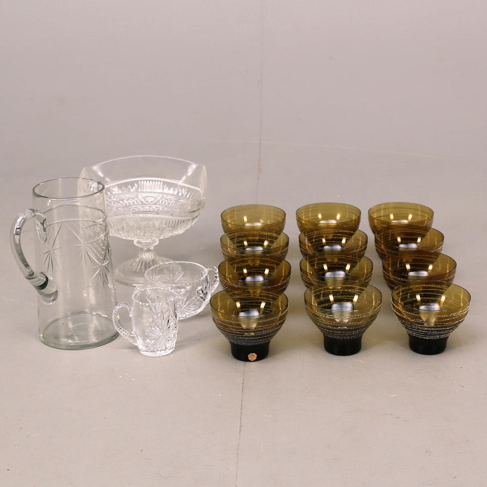 DESSERTSKÅLAR 12 st, Sea glasbruk, Kosta + TILLBRINGARE, skål och socker-gräddkanna.