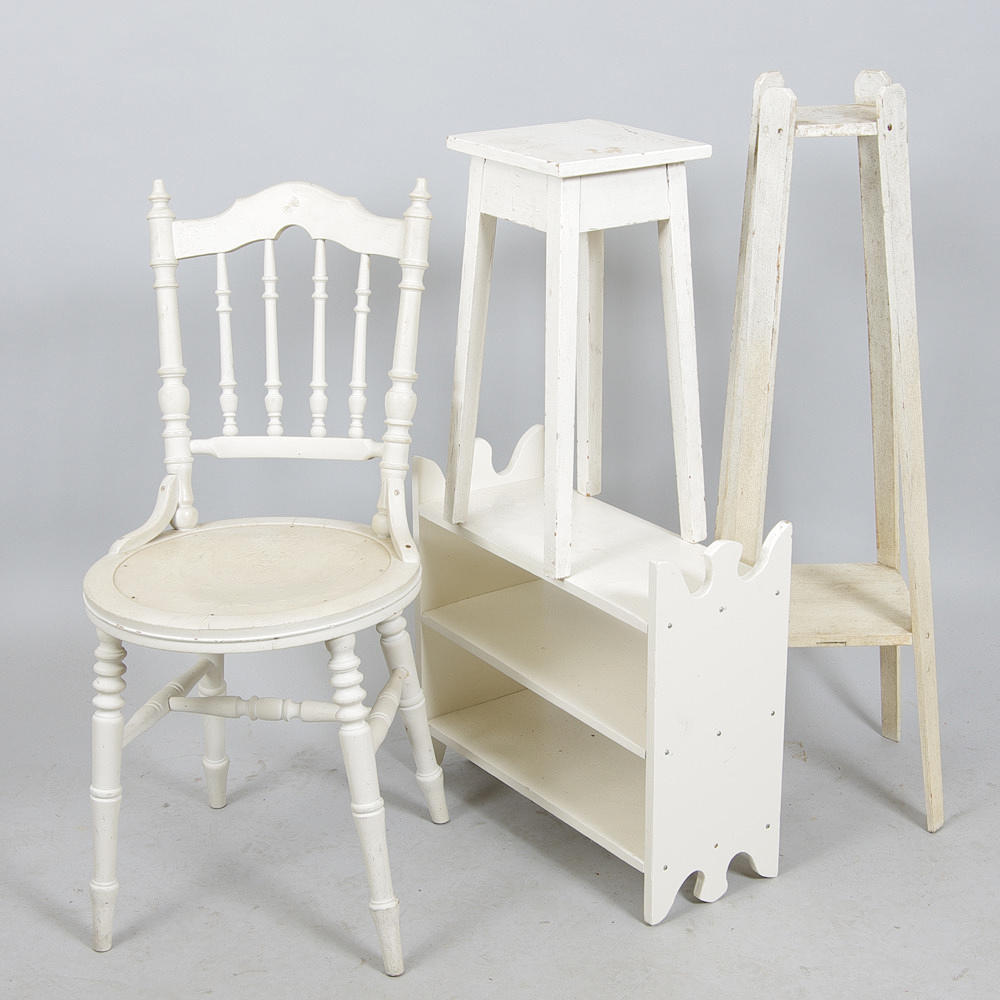 STOL, HYLLA SAMT 2 PIEDESTALER, vitmålade.