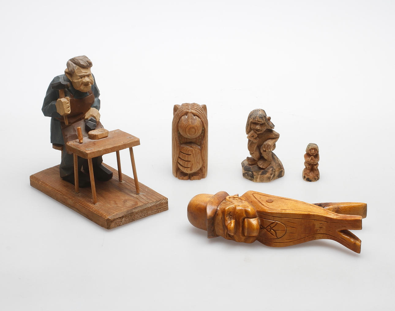 TRÄGUBBAR, 4 st samt NÖTKNÄPPARE.