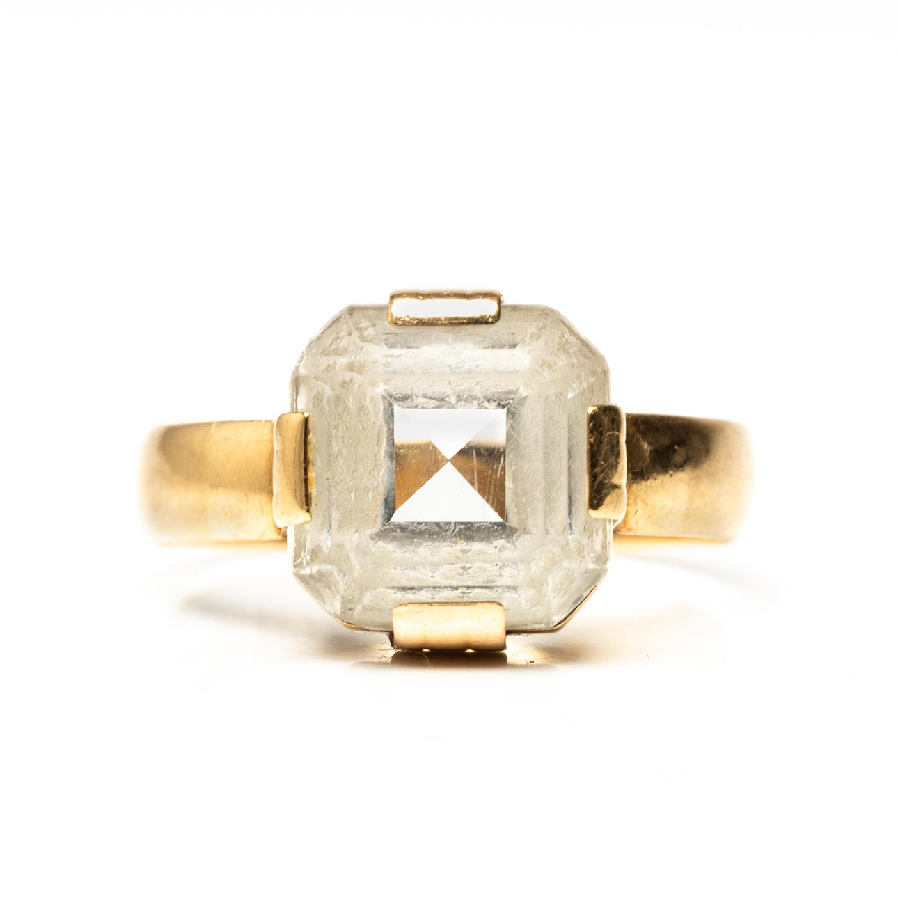 RING med vit sten, 18K guld, 1893. Total vikt ca 4,7 gram. Smycken ...