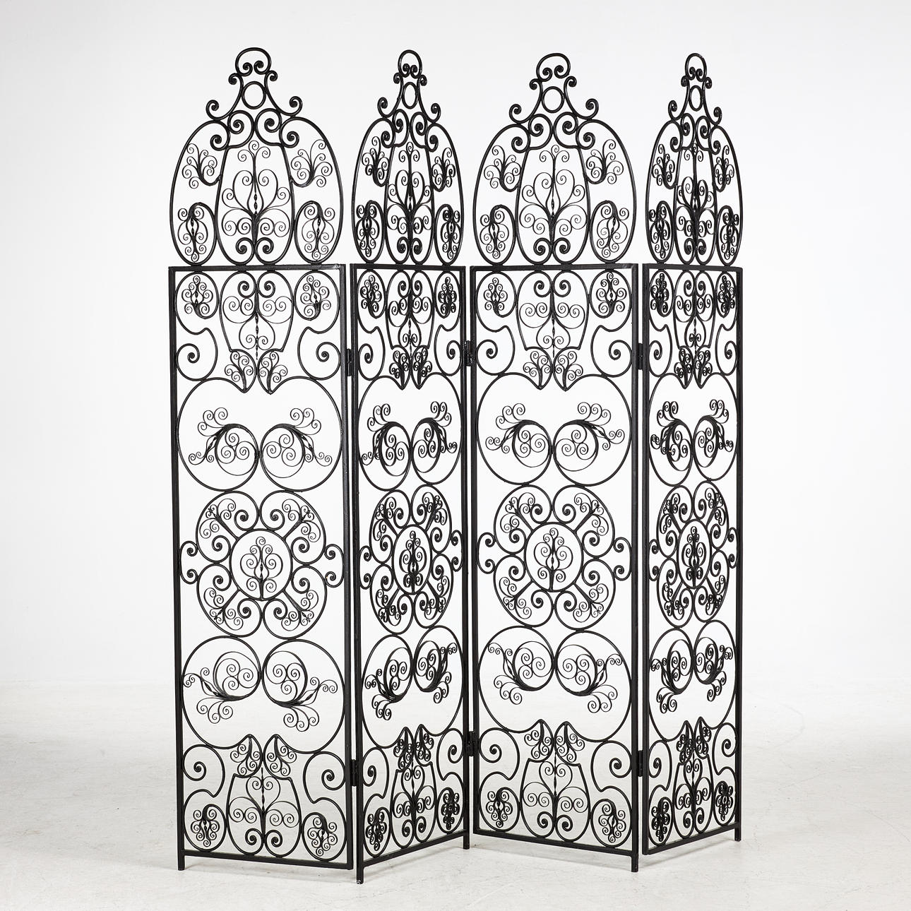 VIKVÄGG, metall/smide, svartlackerad, samtida.