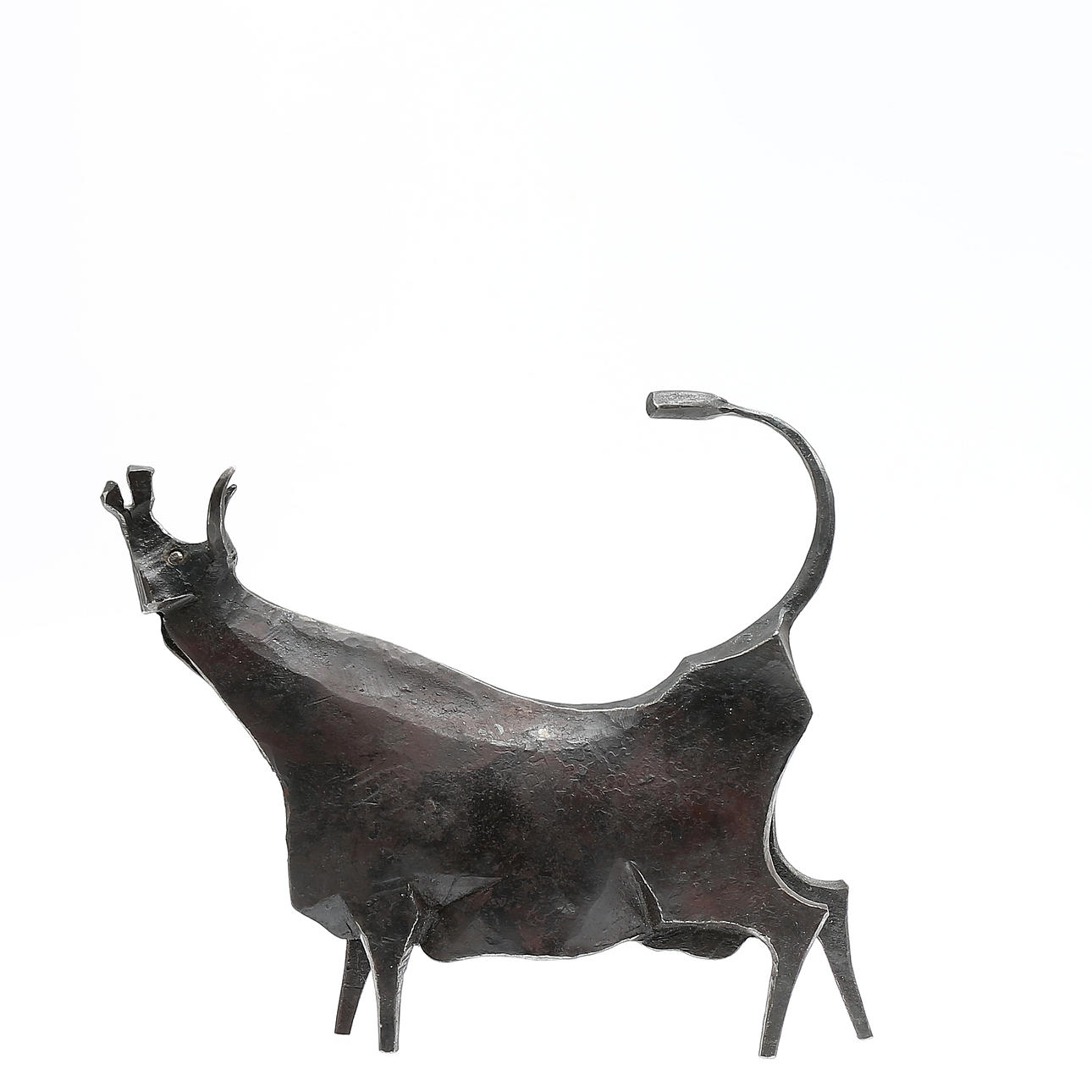 LARS LARSSON. Skulptur i järn, ko, signerad L. Larsson.