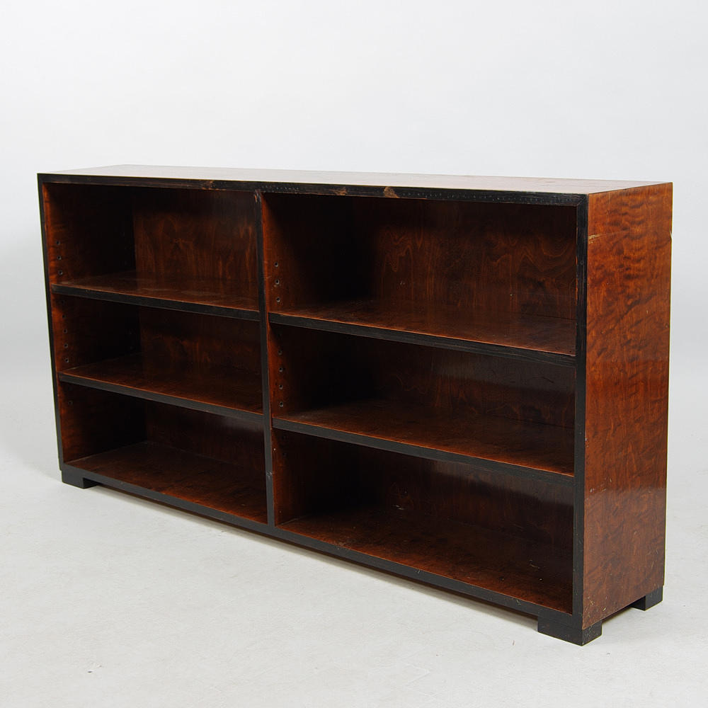 BOKHYLLA, björk med svärtade detaljer, 1900-talets mitt.