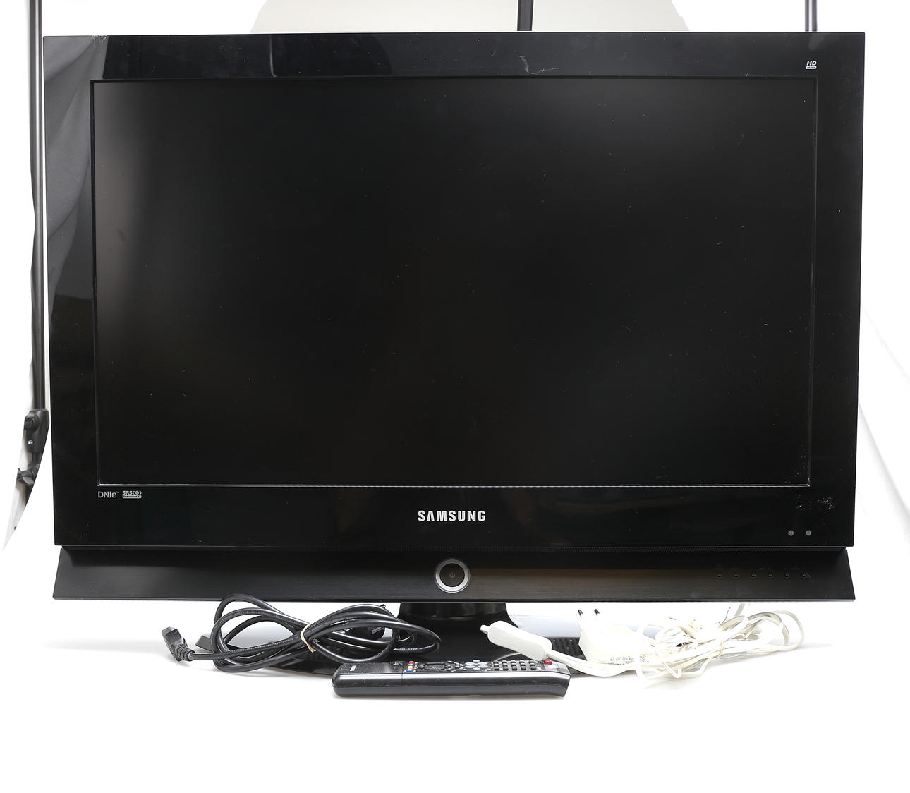 TV, Samsung, 32 tum Widescreen LCD-TV.