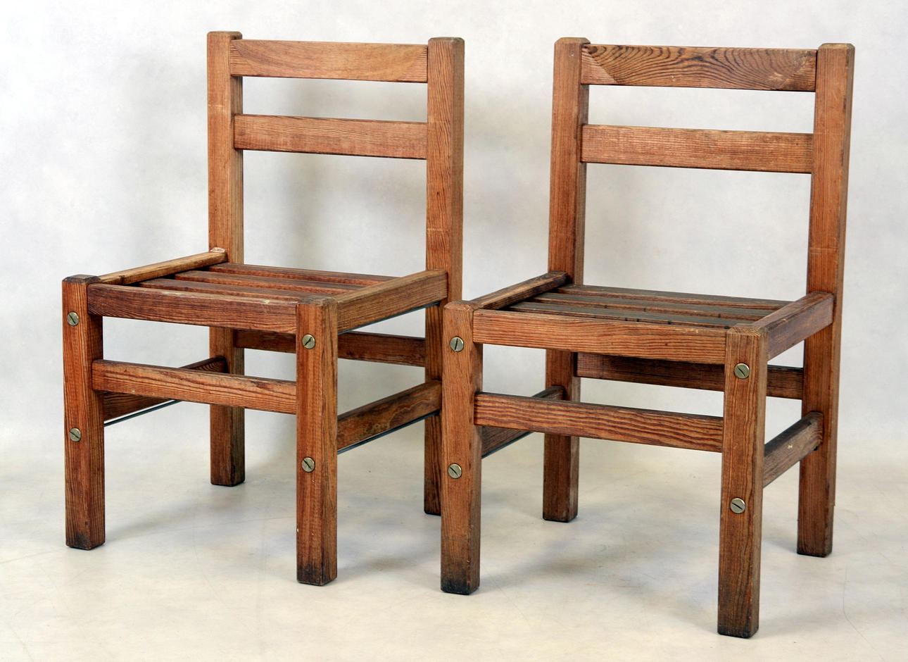 STOLAR 2 st, Elsa Stackelberg, Fri Form, 1900-talets andra hälft.