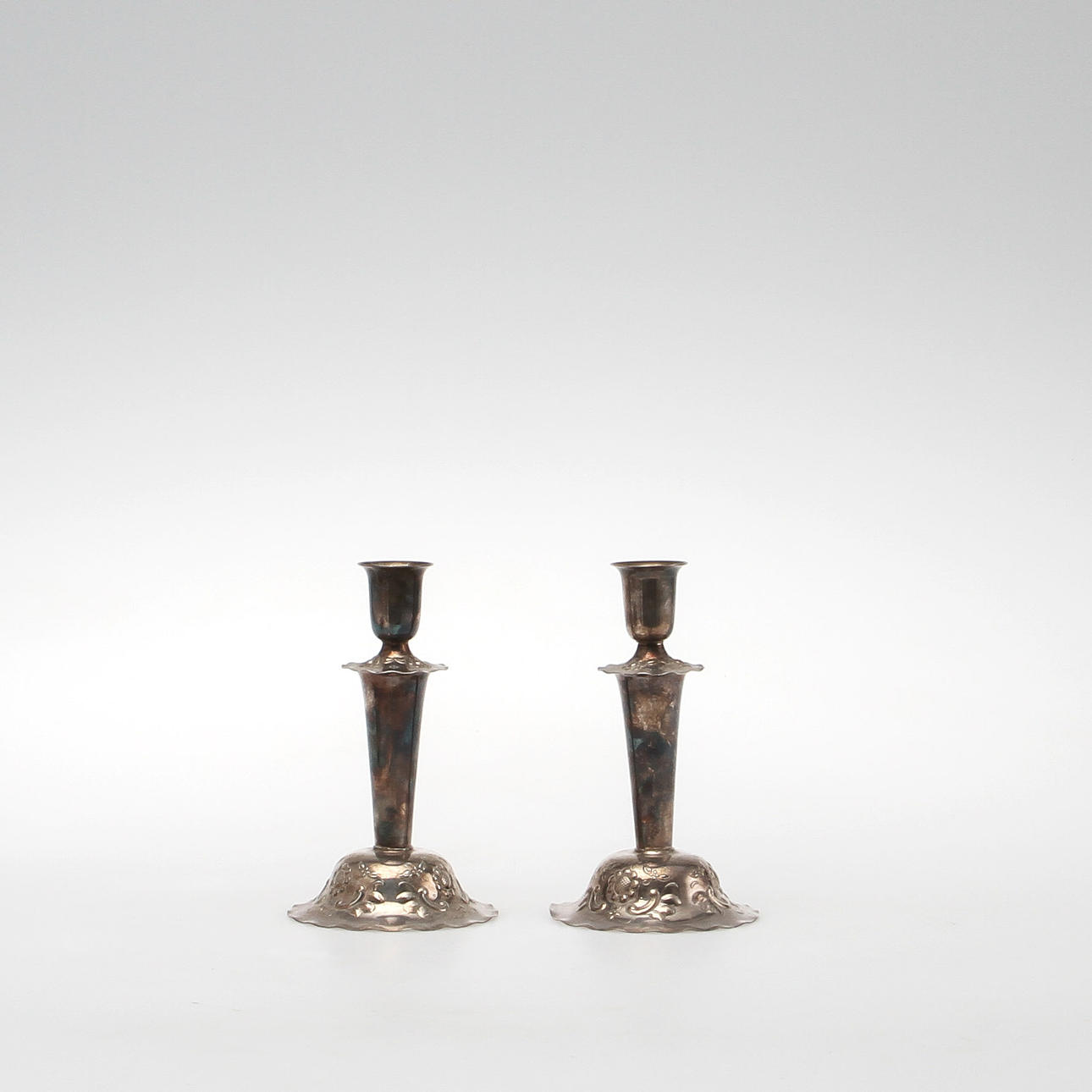 LJUSSTAKAR, ett par, PUNSCHBÄGARE, 6 st, TÄNG, silver.