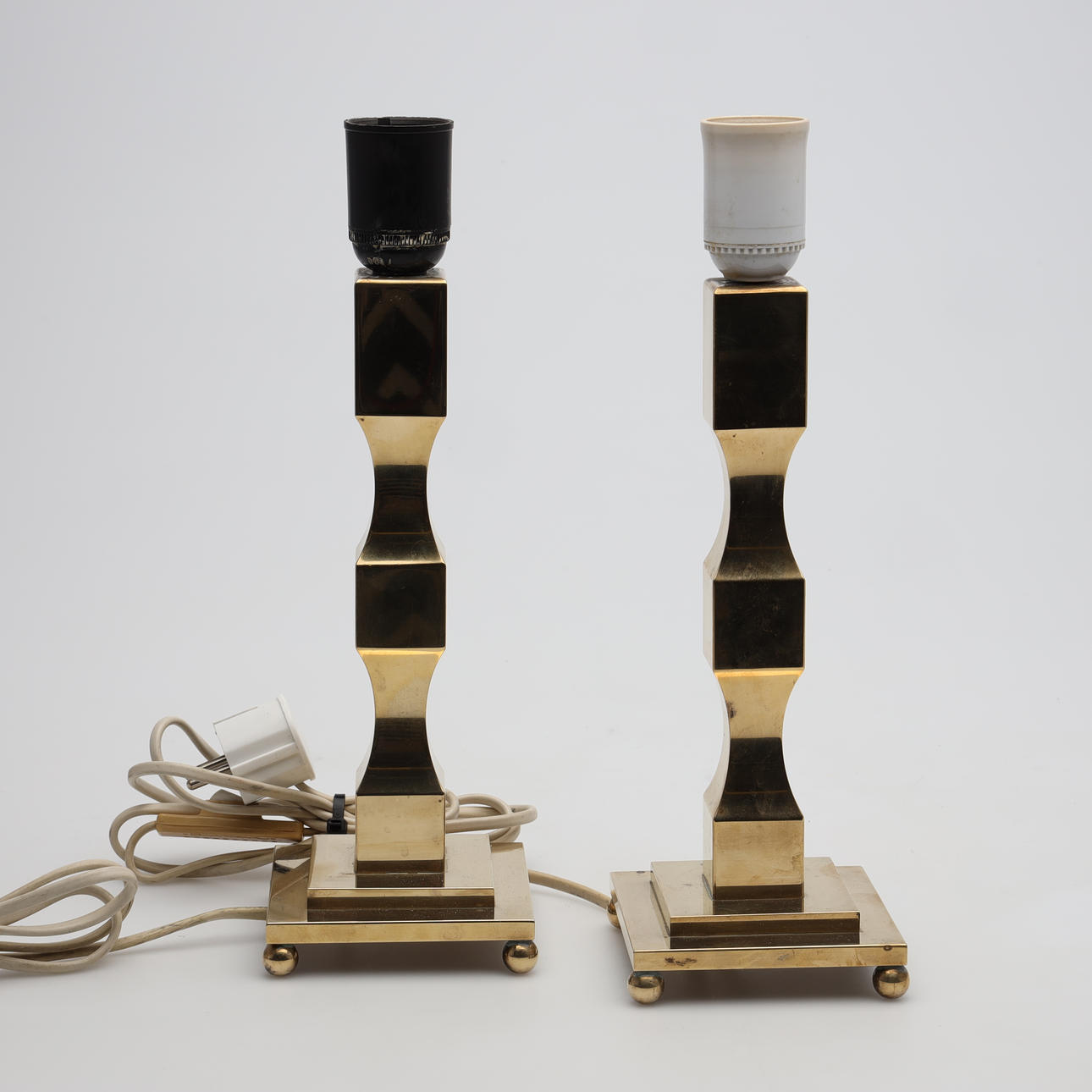 LAMPEFØDDER, metal.