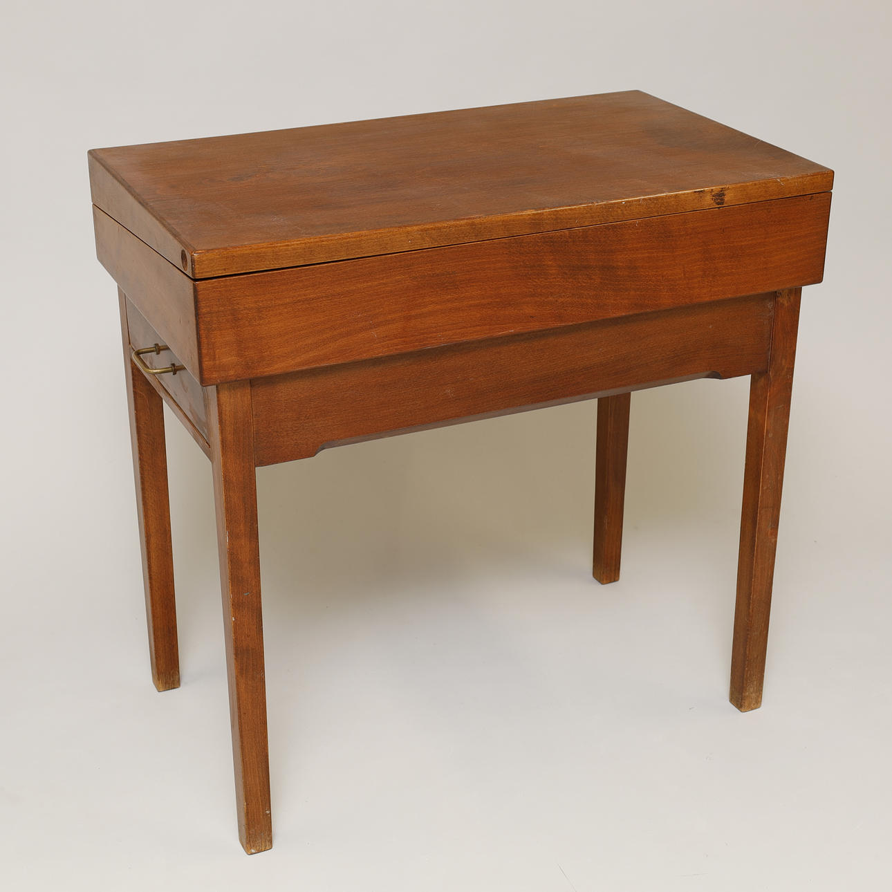 Sewing table, mahogany, master carpenter, probably Denmark.
