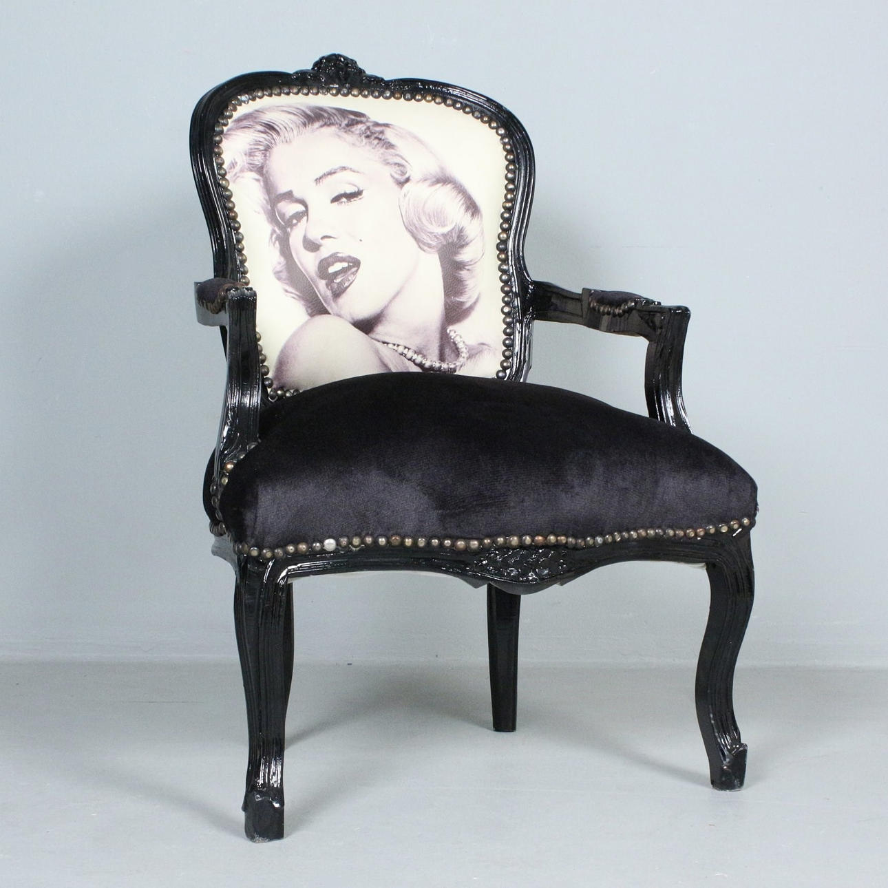 'Marilyn Monroe' armchair.