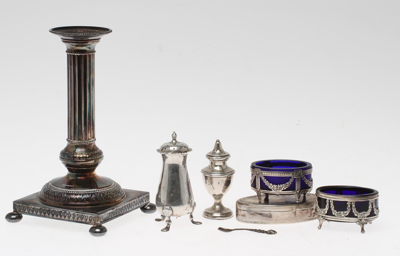 PARTI SILVER, 7 delar, bland annat salt/pepparkar och ljusstake. 1800/1900-tal.