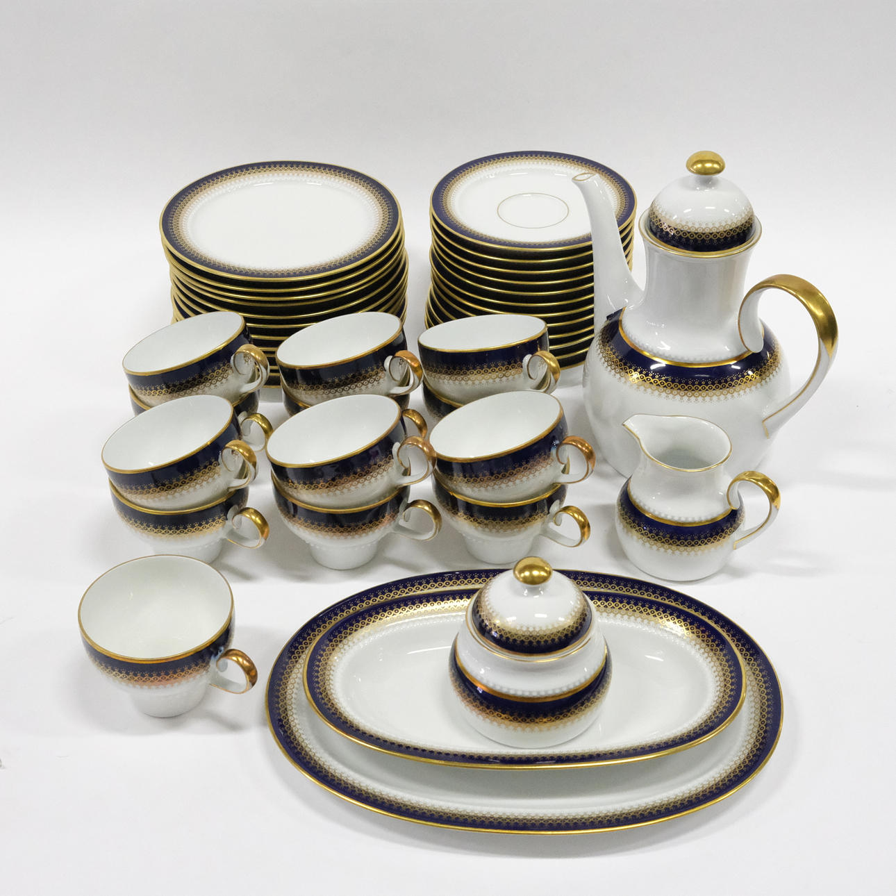 ESCHENBACH, EIN KAFFEESET, „ECHT KOBALT“. 42 TEILE.