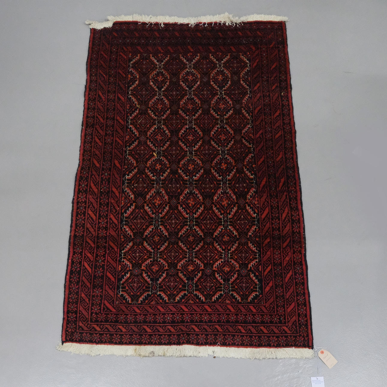 BELUCH. HANDKNUTEN MATTA.