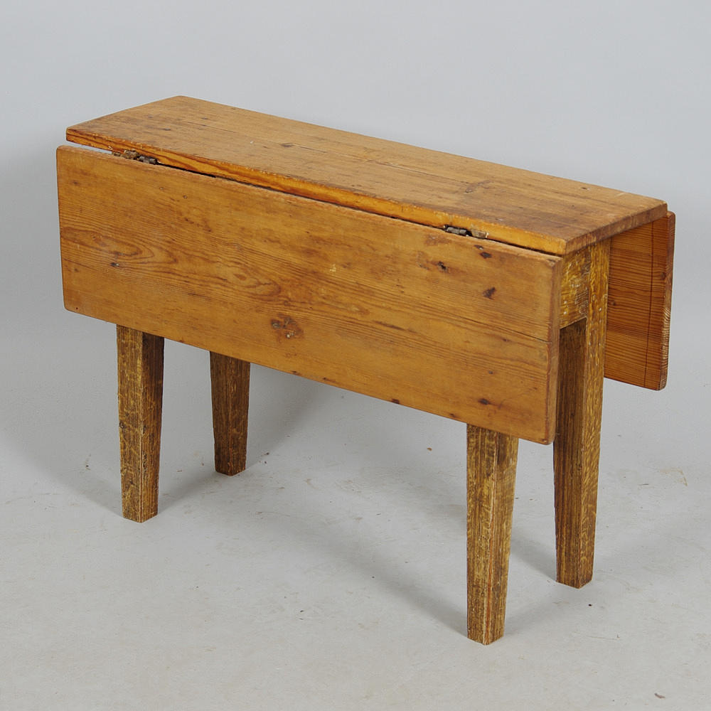 BORD MED KLAFFAR, fur, sent 1800-tal.