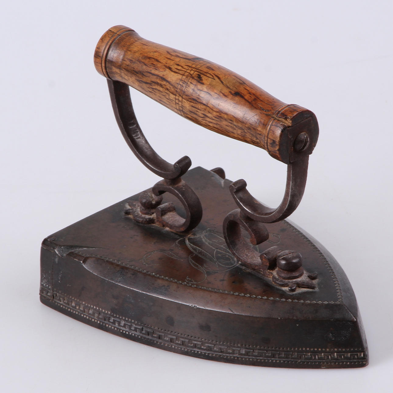 STRYKJÄRN, med monogram, 1700/1800-tal.