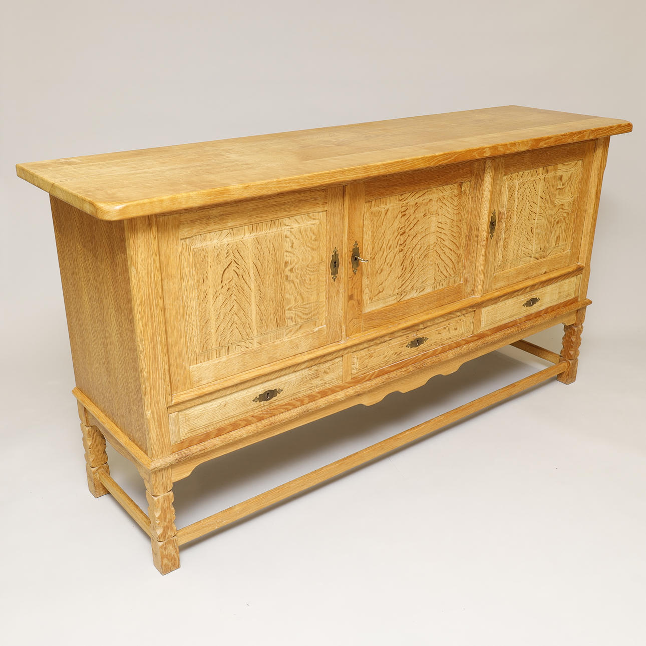 Däckgarderob, ek, Danmark.