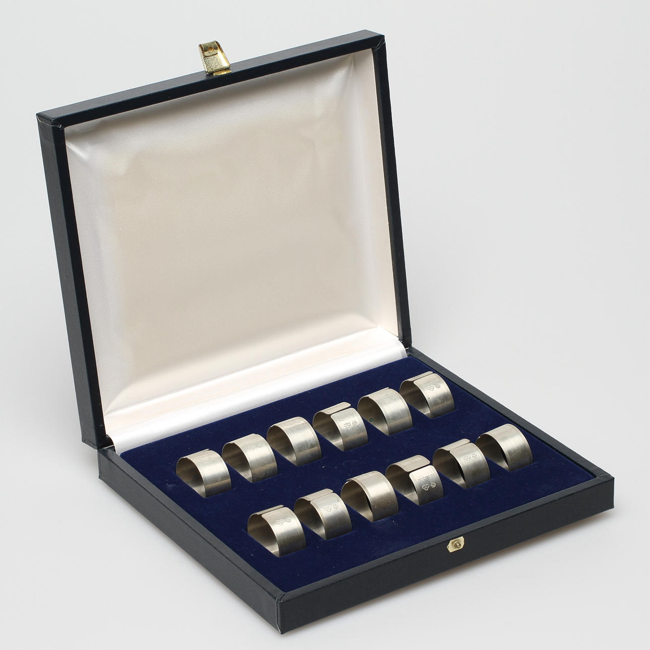 SERVETTERINGAR, 12 st, silver, Atelje Silver Line, Hässleholm, 1990.