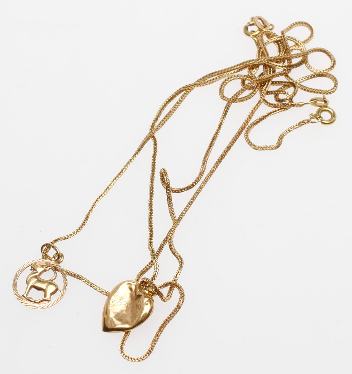 KEDJOR samt BERLOCKER, 4 delar, 18k guld, vikt ca 6,5 gram.