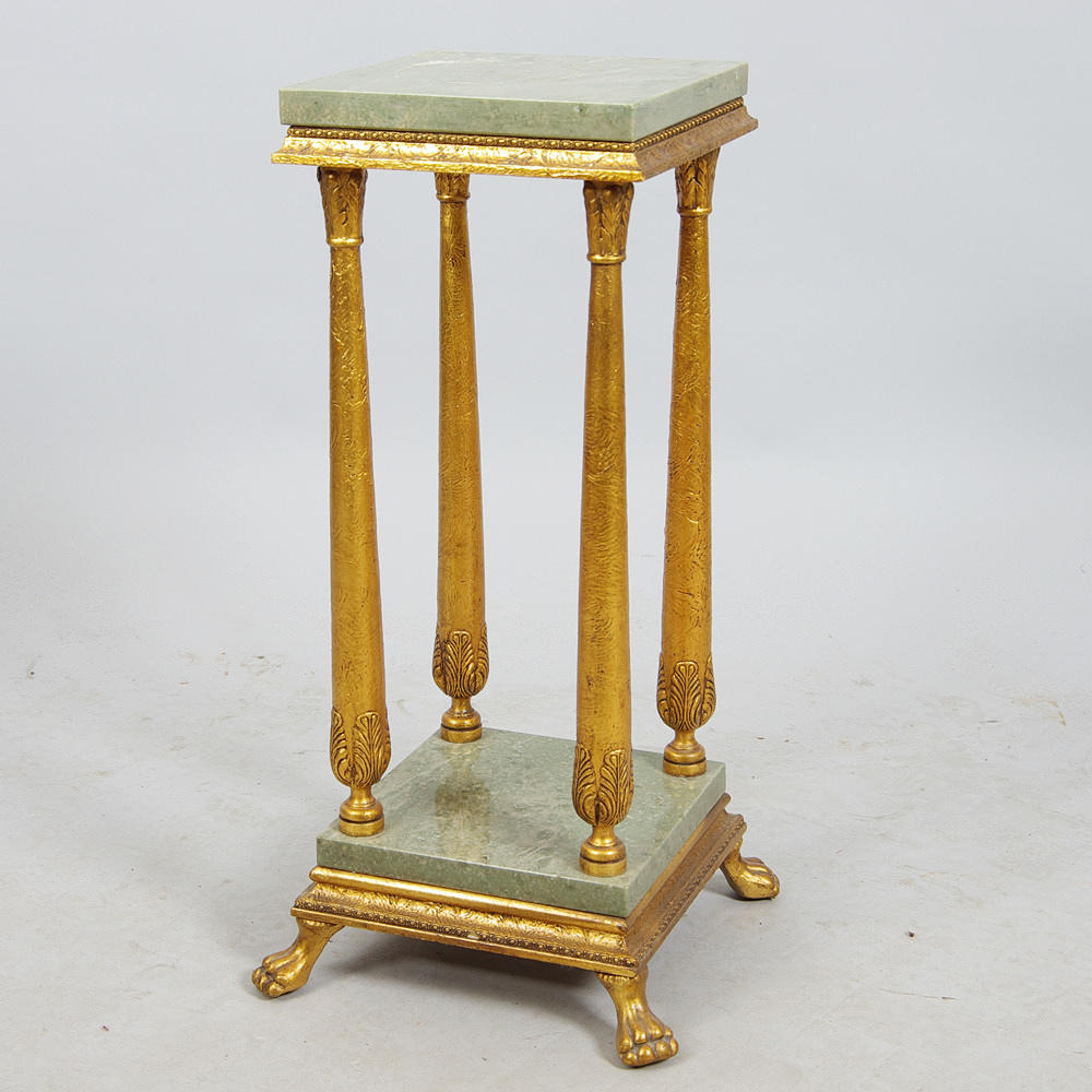 PIEDESTAL, förgylld med marmorskivor.