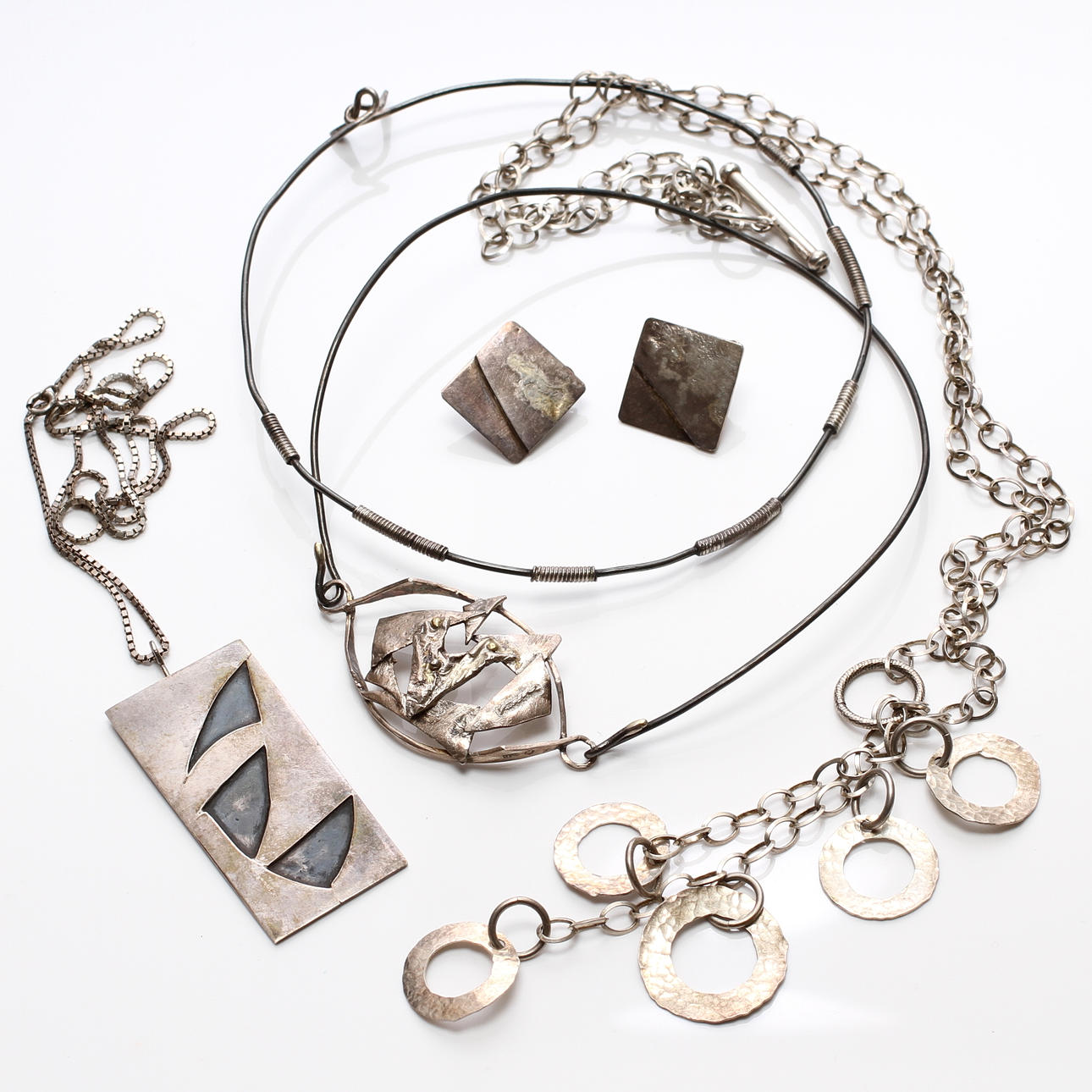 SMYCKEN, 5 delar, silver, halsband samt örhängen, 1900-tal.