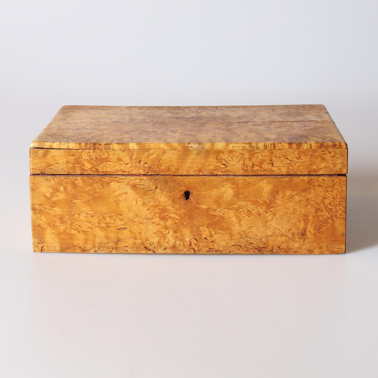 A box, masur birch, 19th/20th century.