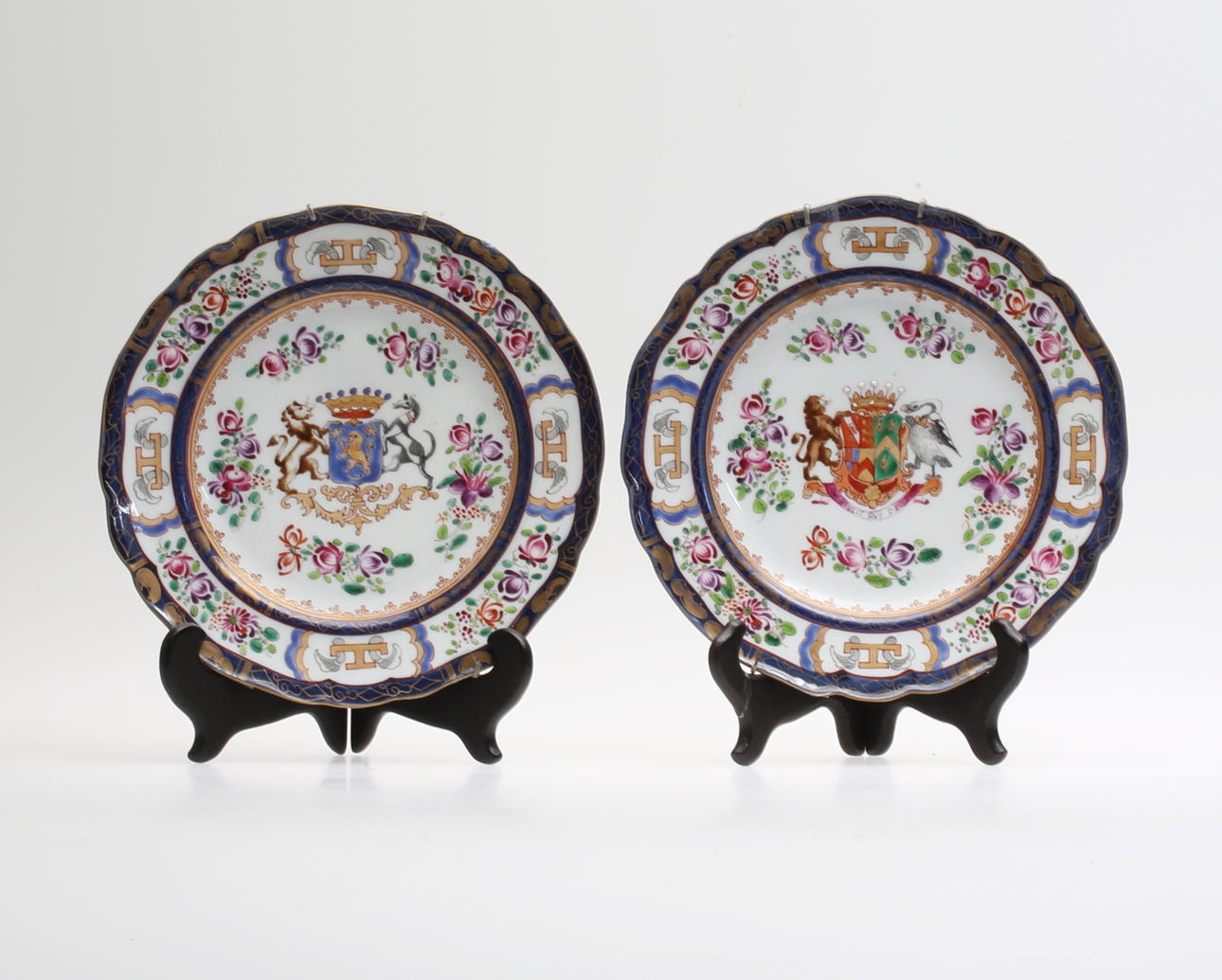 TALLRIKAR, porslin, vapensköldar, Kina.