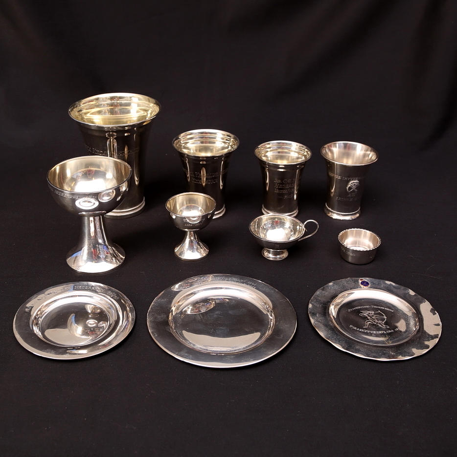 SILVERBÄGARE och SILVERFAT, 11 st, vikt 808 gram.