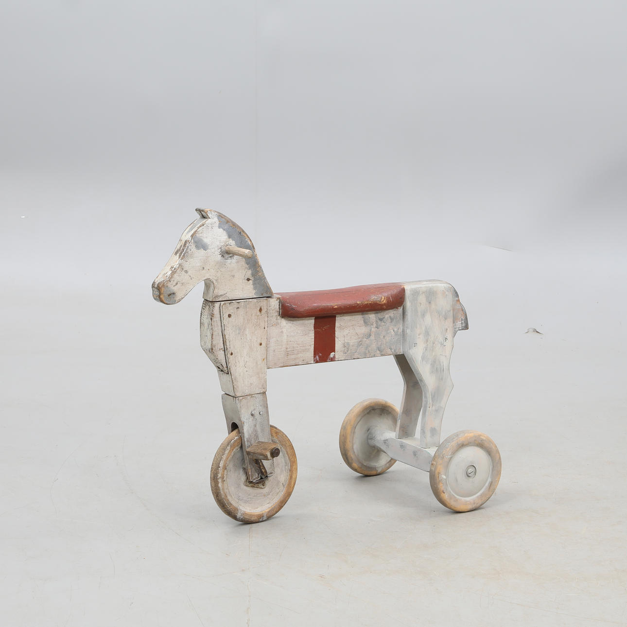 LEGETØJSHEST, på hjul, træ.