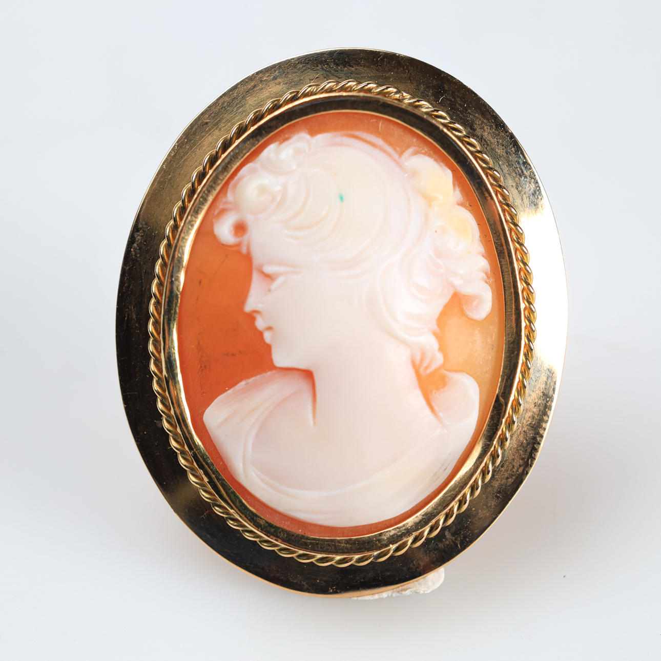 HÄNGE/ BROSCH, camé, 18k guld.