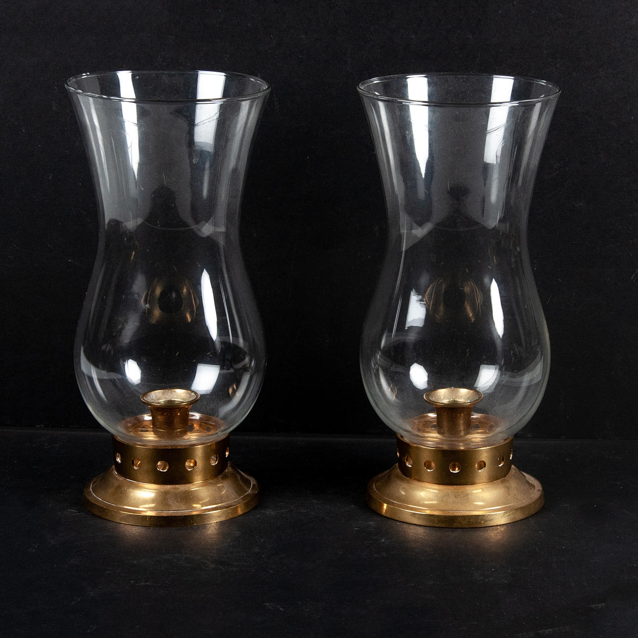 STORMLYKTA. 2 st, mässing och glas.