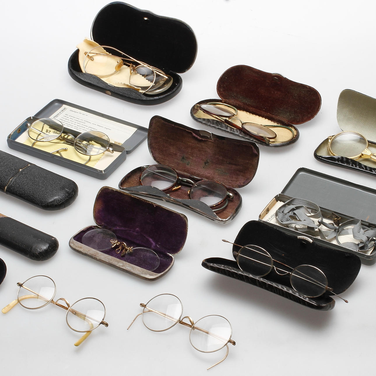 GLASÖGON, 11 st samt LORNJETT, 1900-talets första hälft.