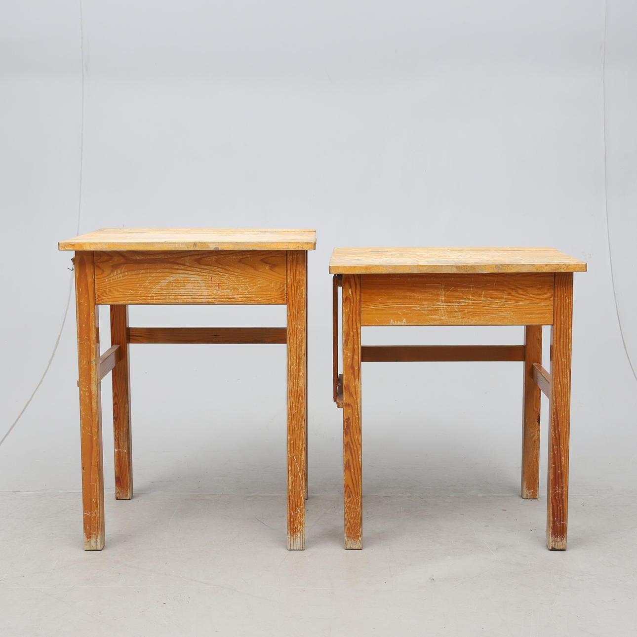 Skoleborde, et par, ca. 20. århundrede.