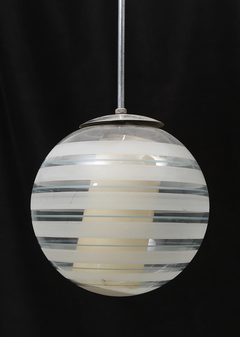 TAKLAMPA, 1900-talets mitt, höjd ca. 89 cm.