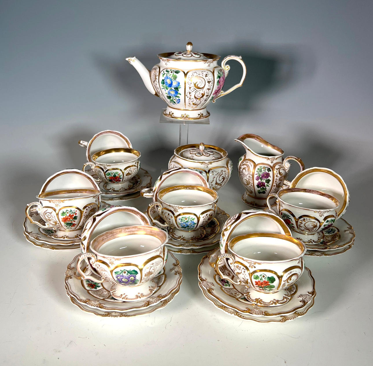 Teeservice für 12 Personen.