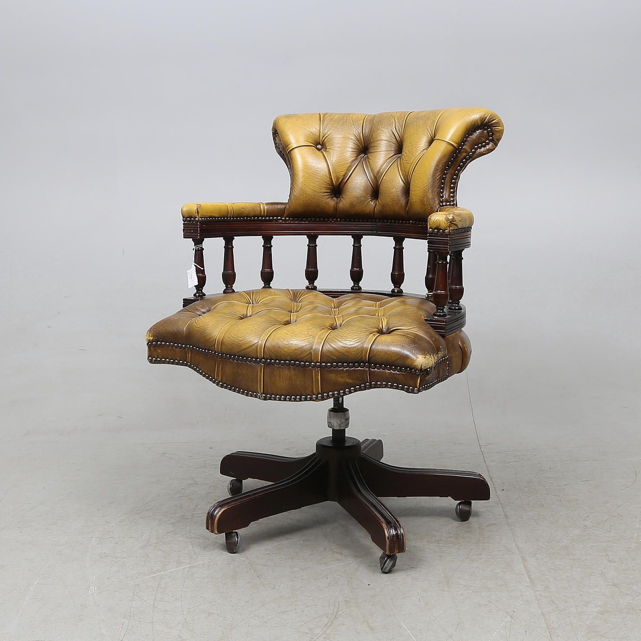 SKRIVBORDSSTOL, engelsk stil, märkt RM, 1900-tal.