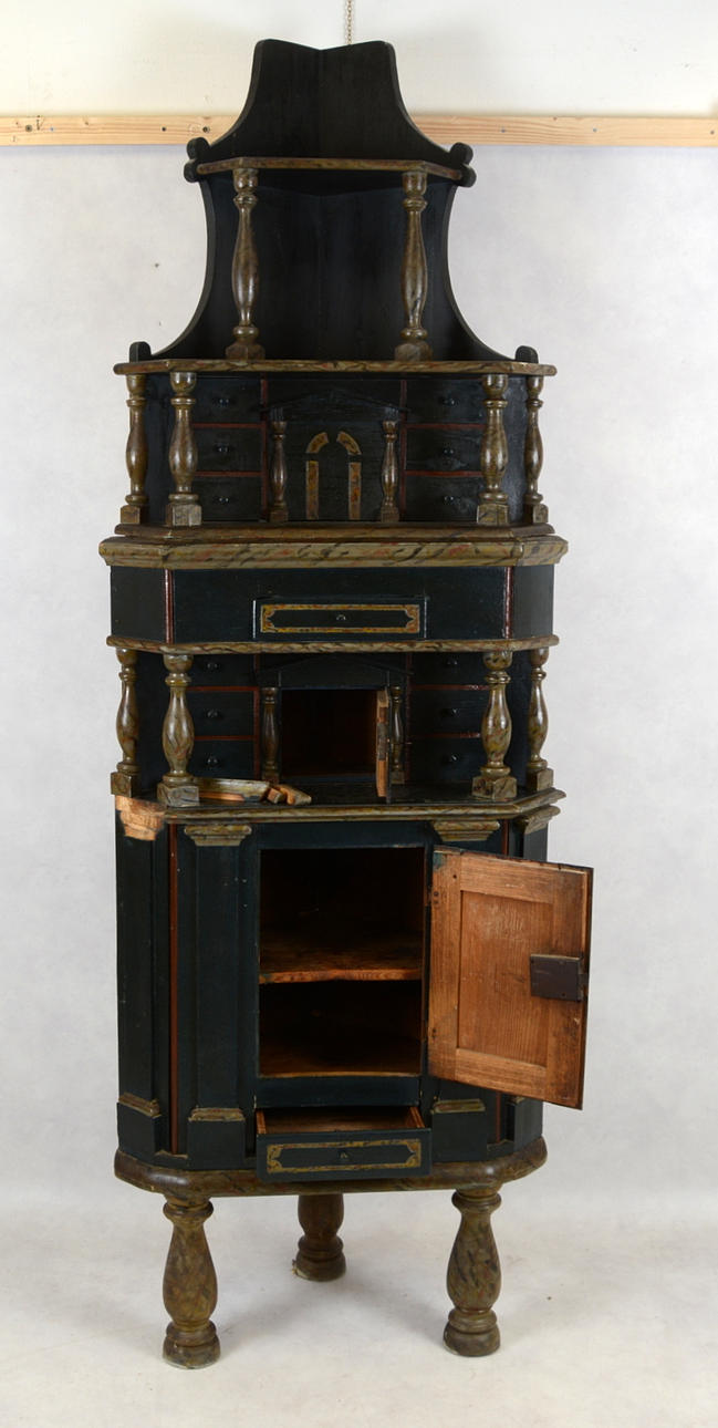 HÖRNSKÅP, allmoge, 18/1900-tal.